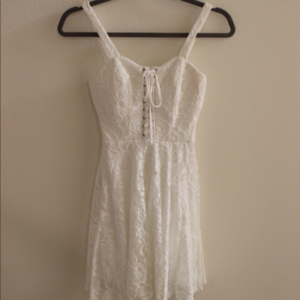WHITE LACE SUMMER DRESS